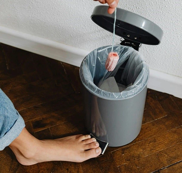 Household step-on trash can Household step-on trash can